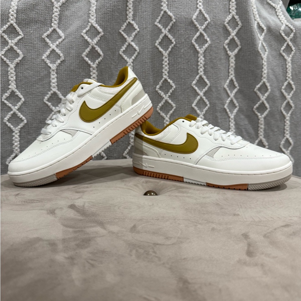 Woman’s Nike Gamma